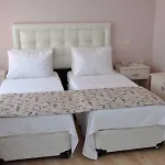 Hotel Huxley And Aparts Old 3*