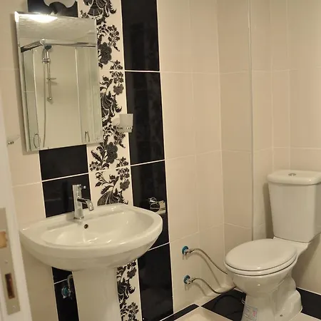 Huxley And Aparts Old 3*