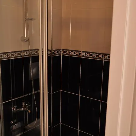 Hotel Huxley And Aparts Old 3*