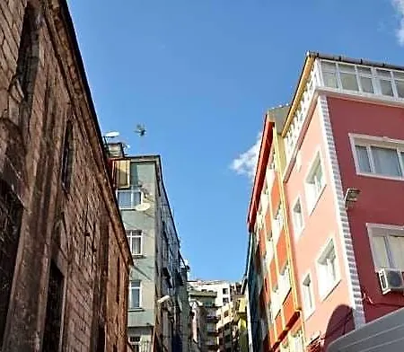 Hotel Huxley And Aparts Old 3*
