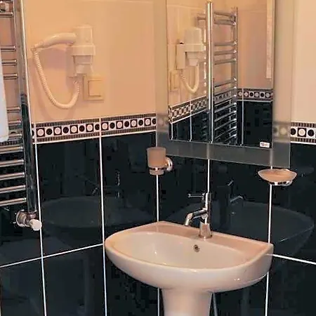 Huxley And Aparts Old Hotel 3*