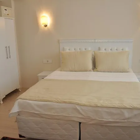 Huxley And Aparts Old Istambul