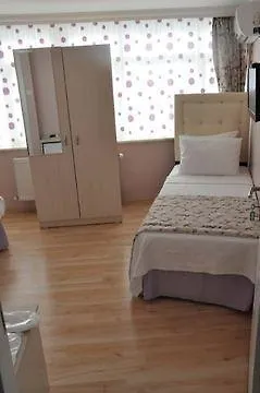 Huxley And Aparts Old Hotel