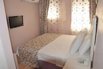 Huxley And Aparts Old Hotel Istambul