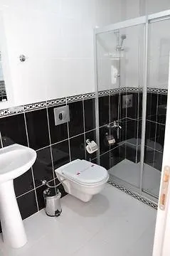 Huxley And Aparts Old 3*