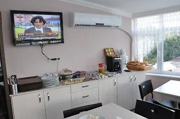 Huxley And Aparts Old Hotel