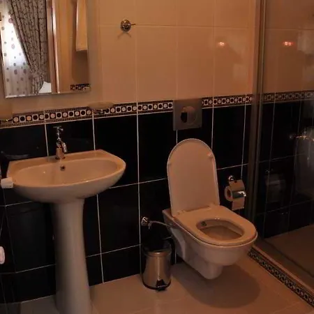 Huxley And Aparts Old Hotel