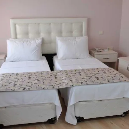 Hotel Huxley And Aparts Old 3*