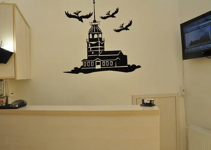 Hotel Huxley And Aparts Old