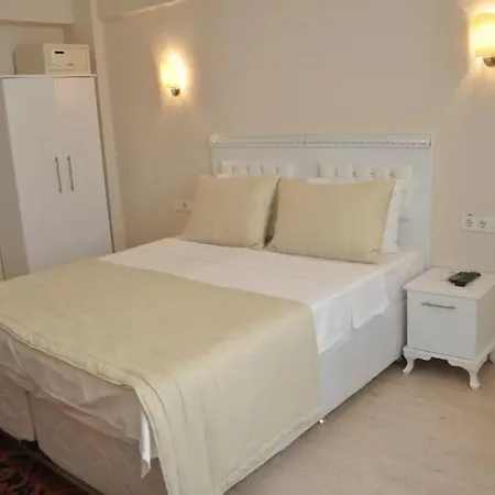 Otel Huxley And Aparts Old