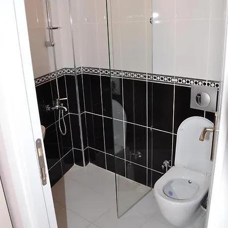 Huxley And Aparts Old Otel 3*