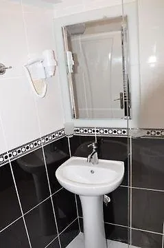 Huxley And Aparts Old Hotell 3*