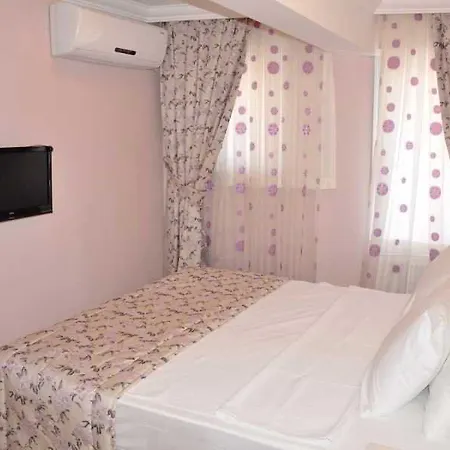 Huxley And Aparts Old Otel 3*